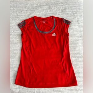 FREE SHORTS/ ADIDAS ADIPOWER CLUMACOOL RED ATHLETIC TOP